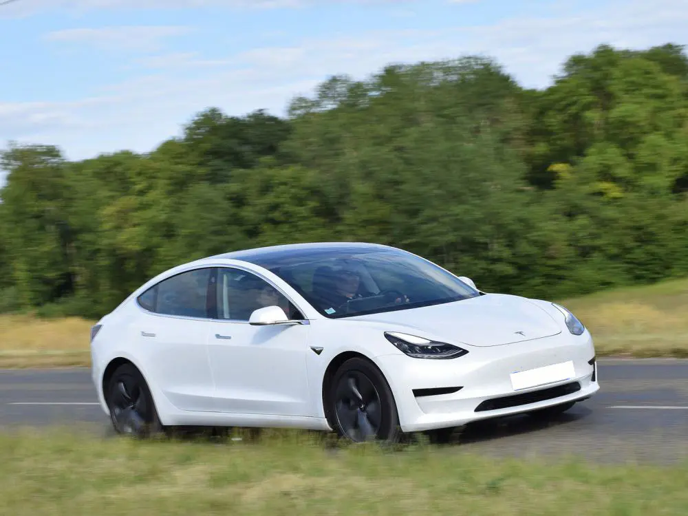 photo TESLA MODEL 3