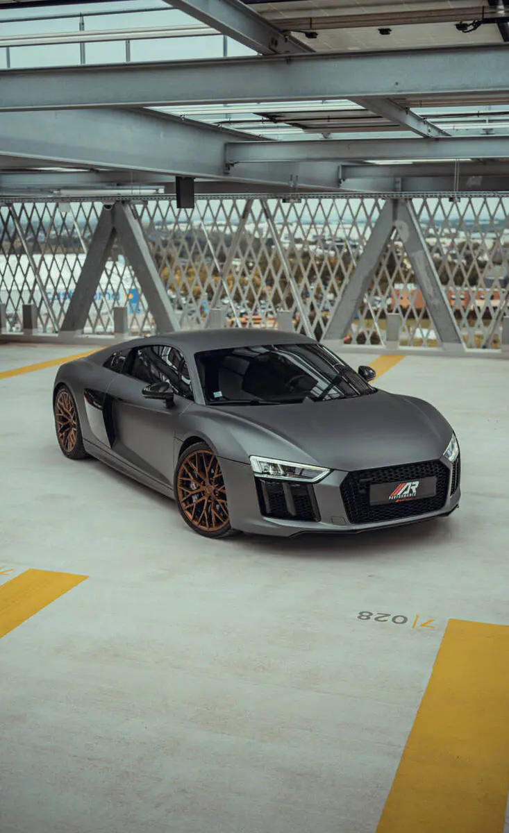 3/4 avant Audi R8 V10 grise