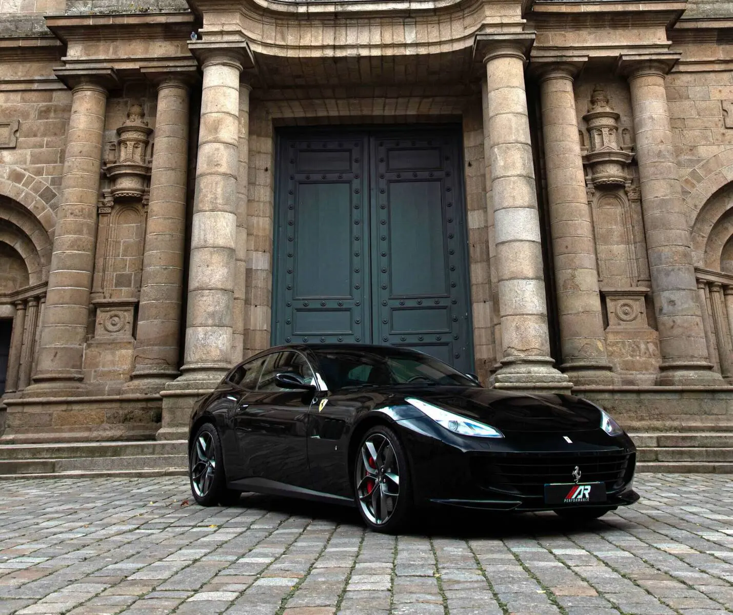 Ferrari GTC4 Lusso noire