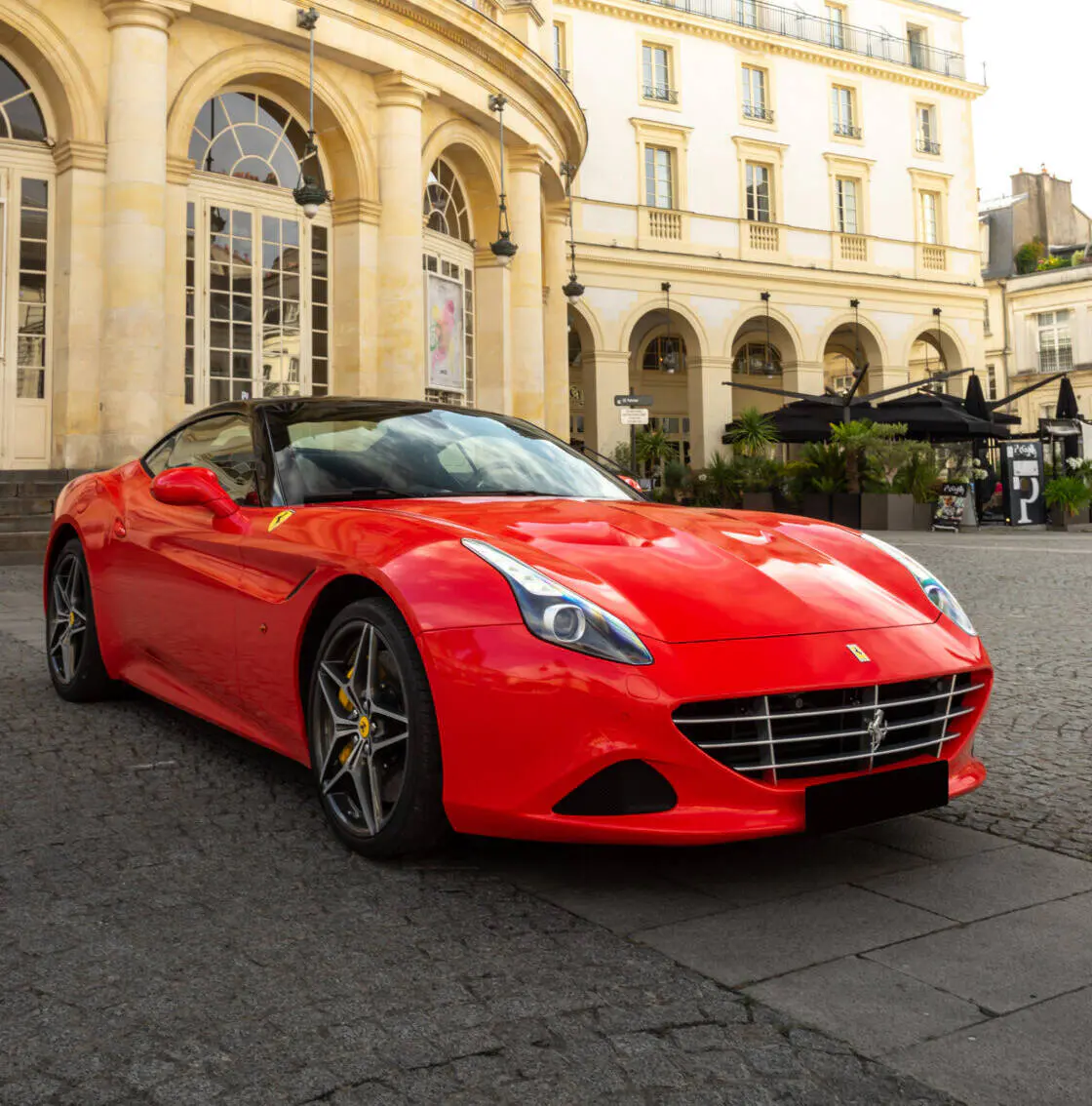 3/4 avant Ferrari California T rouge