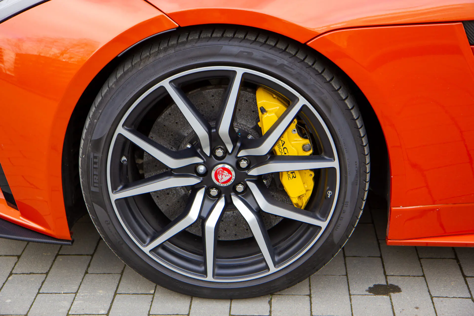 photos JAGUAR F-TYPE SVR