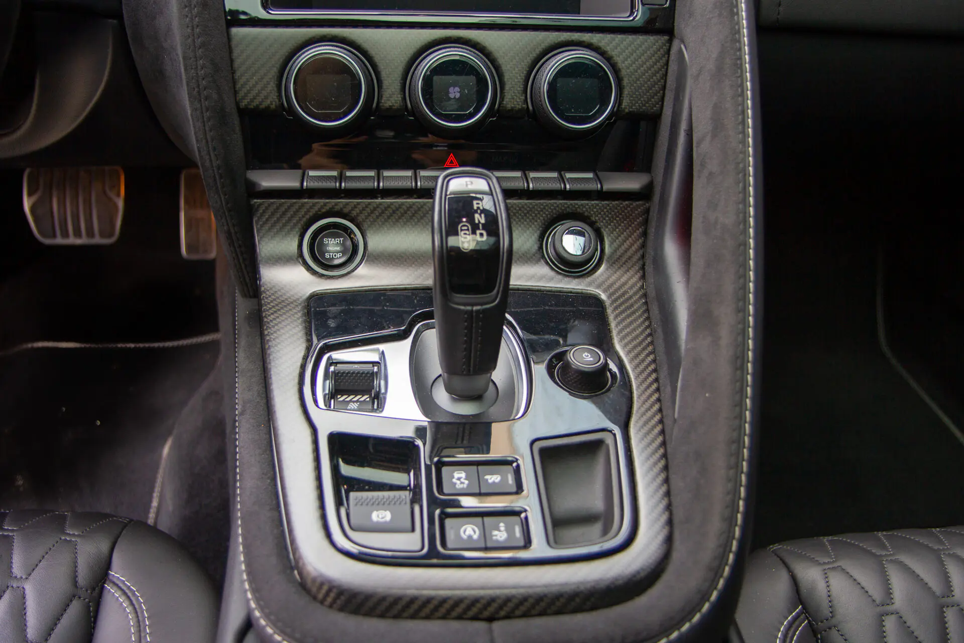 photos JAGUAR F-TYPE SVR