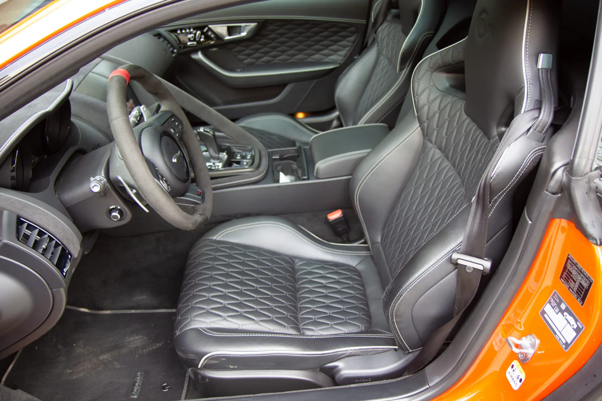photos JAGUAR F-TYPE SVR
