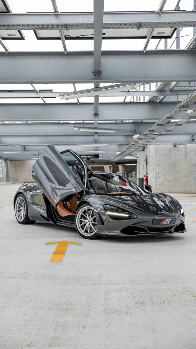 supercar McLaren 720S