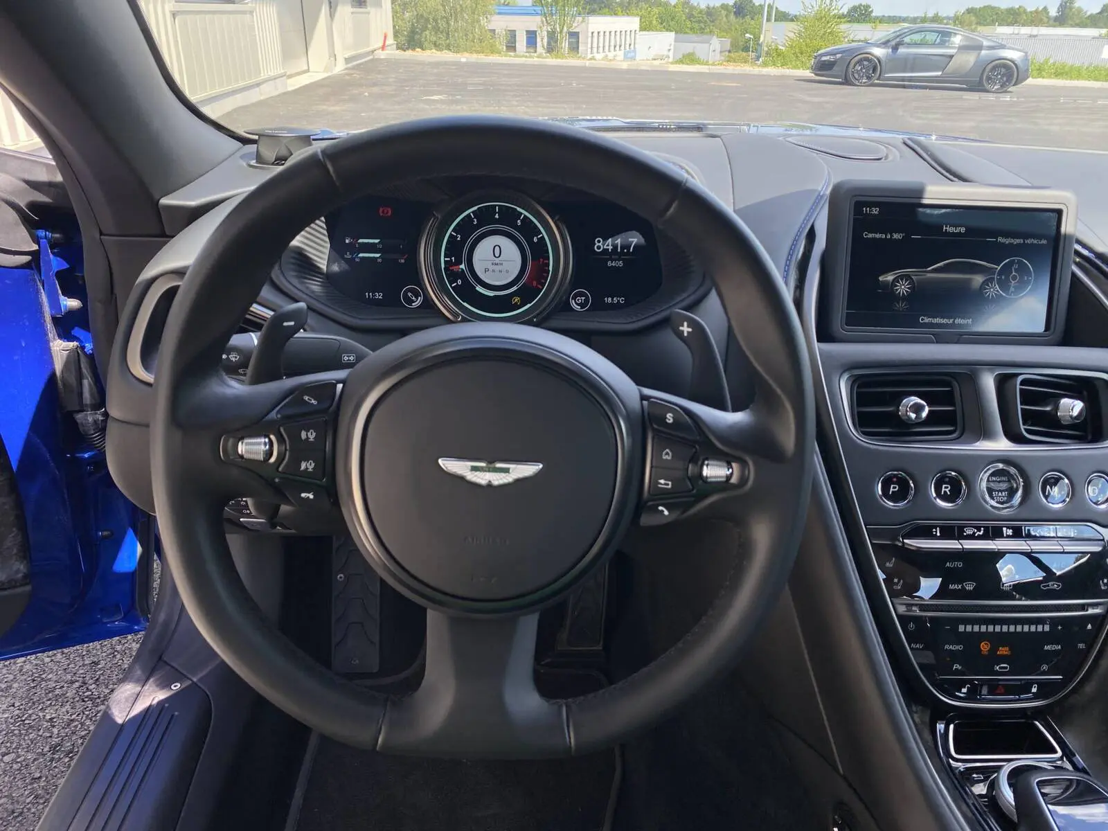 photos ASTON MARTIN DB11