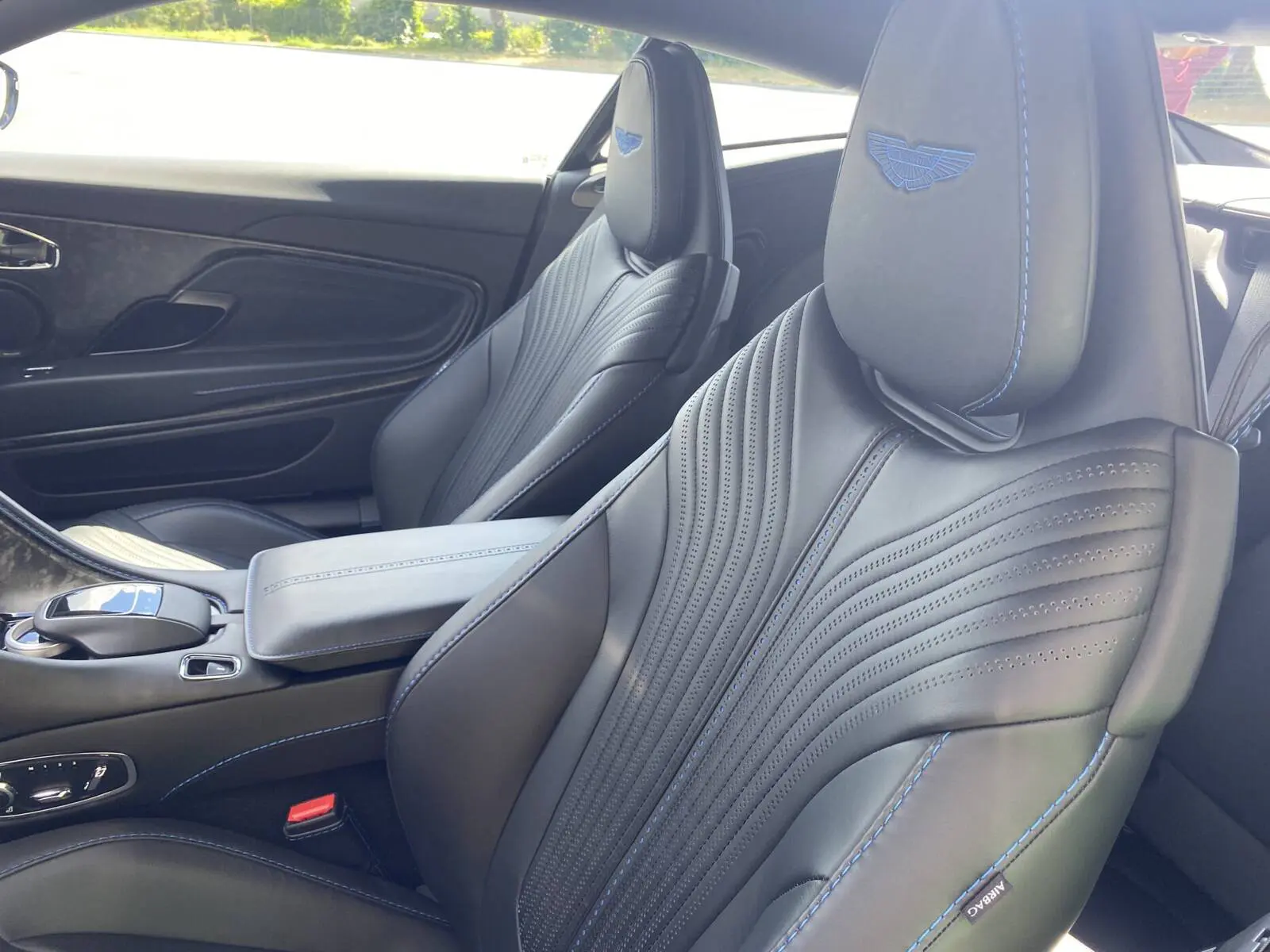 photos Aston Martin DB11