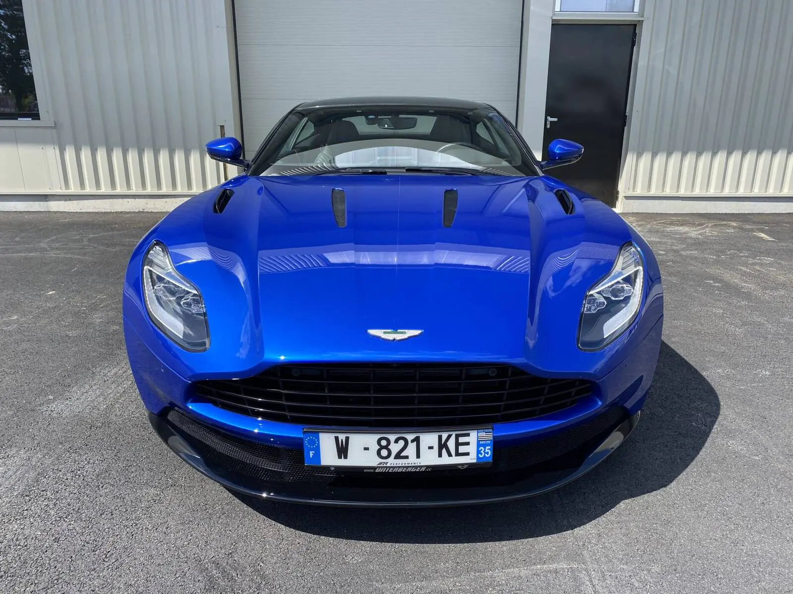 photos ASTON MARTIN DB11