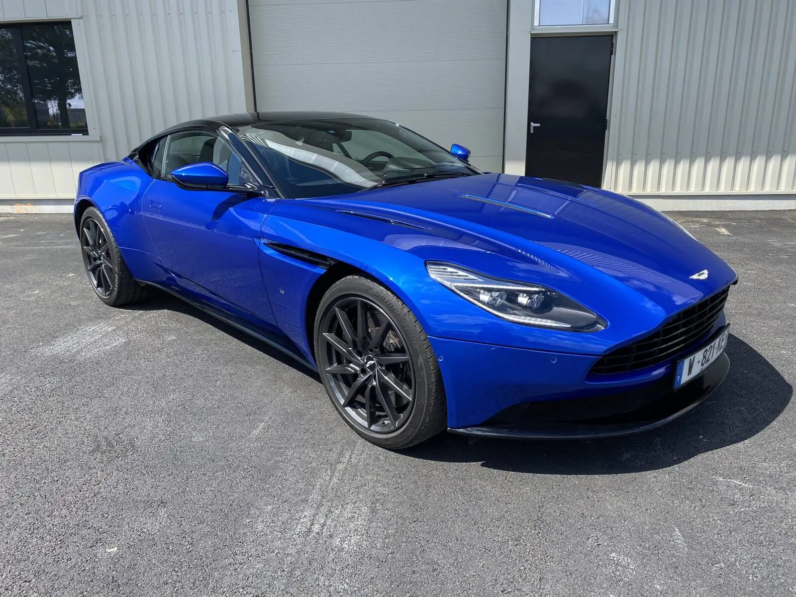 photos ASTON MARTIN DB11