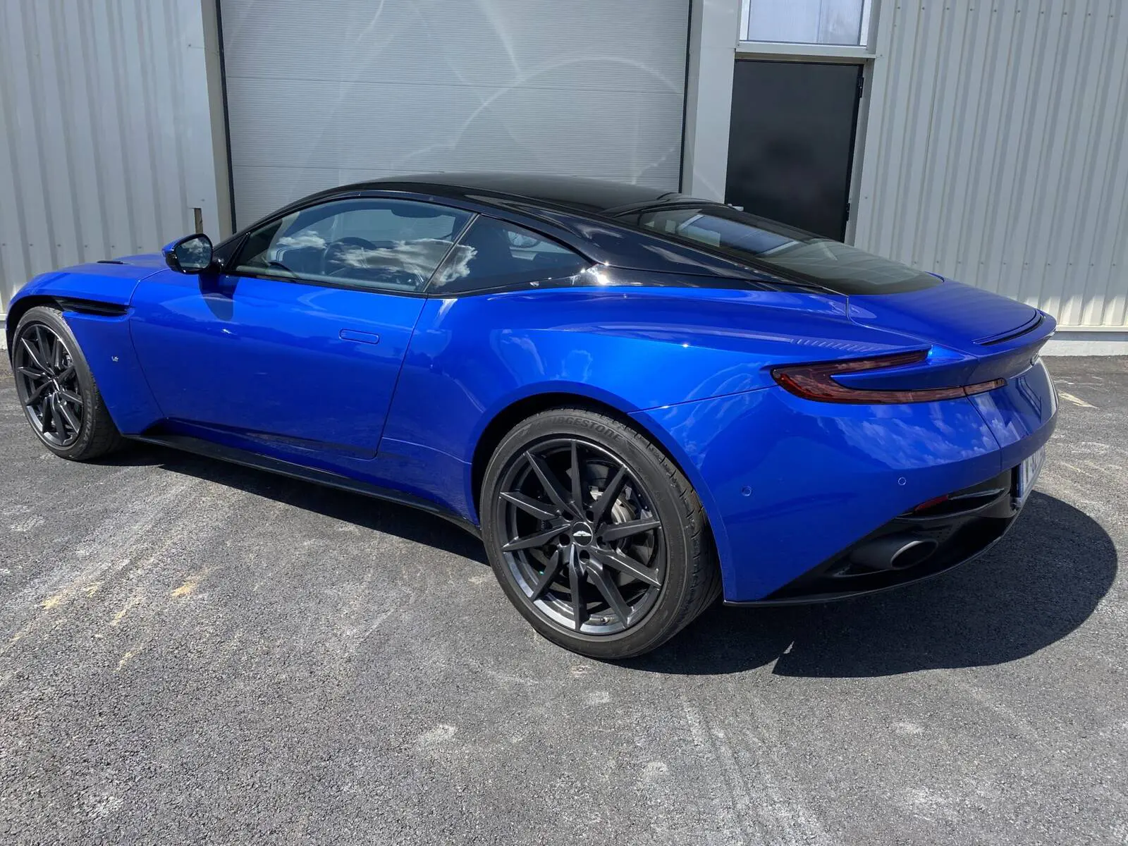 photos ASTON MARTIN DB11