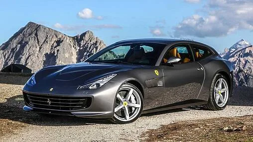 La FF s’offre un nouveau design : Ferrari GTC4 Lusso