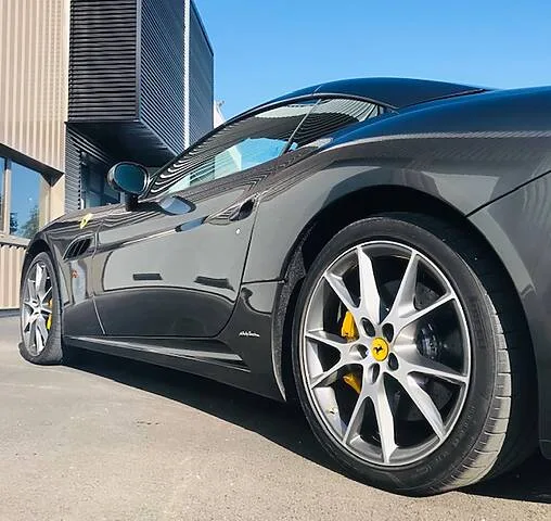 Prenez le volant de la Ferrari California