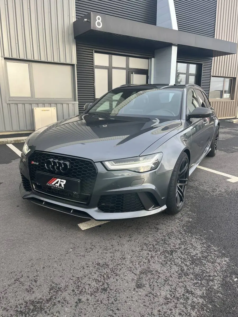 Louer une Audi RS6 gris