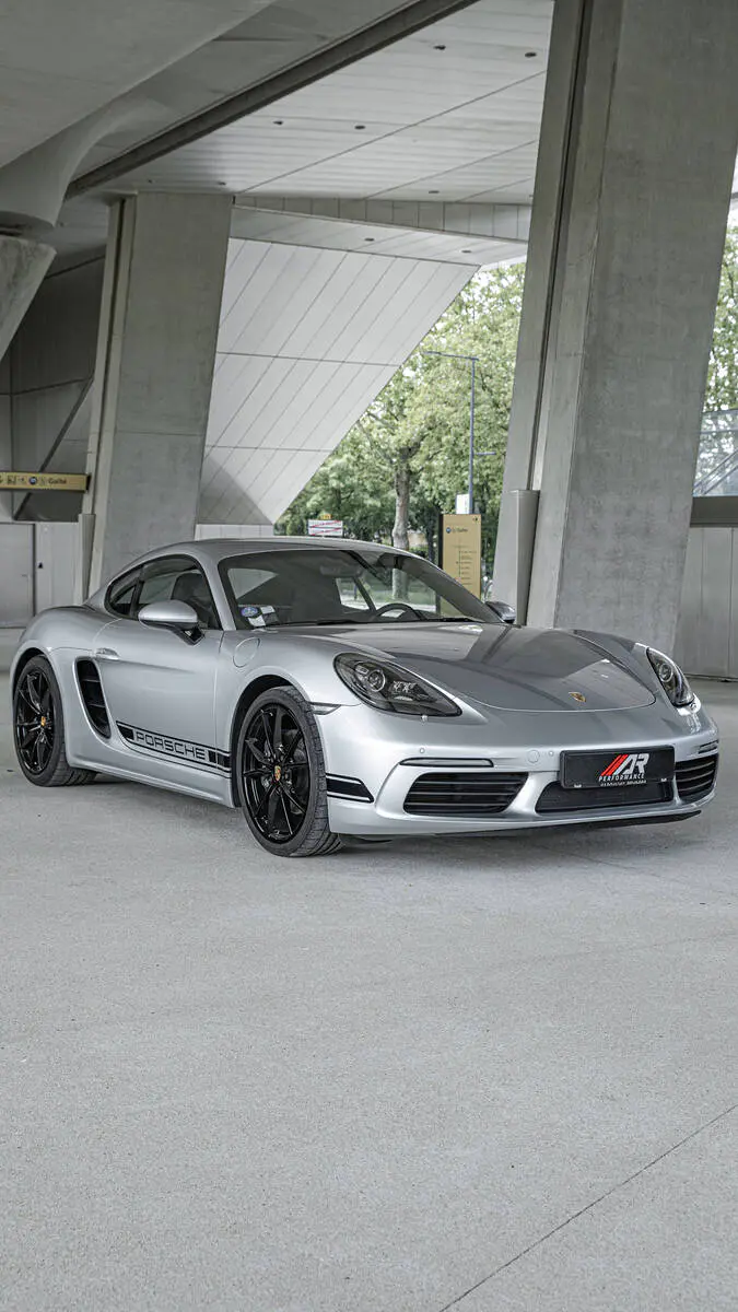 Face 3/4 avant 718 Cayman gris