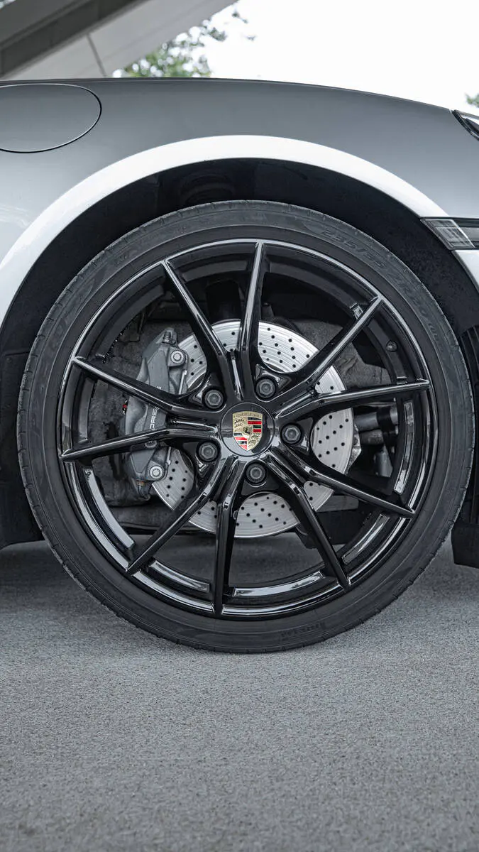 Jantes noires et étrier de frein gris Porsche 718 Cayman