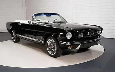 FORD MUSTANG V8 CABRIOLET