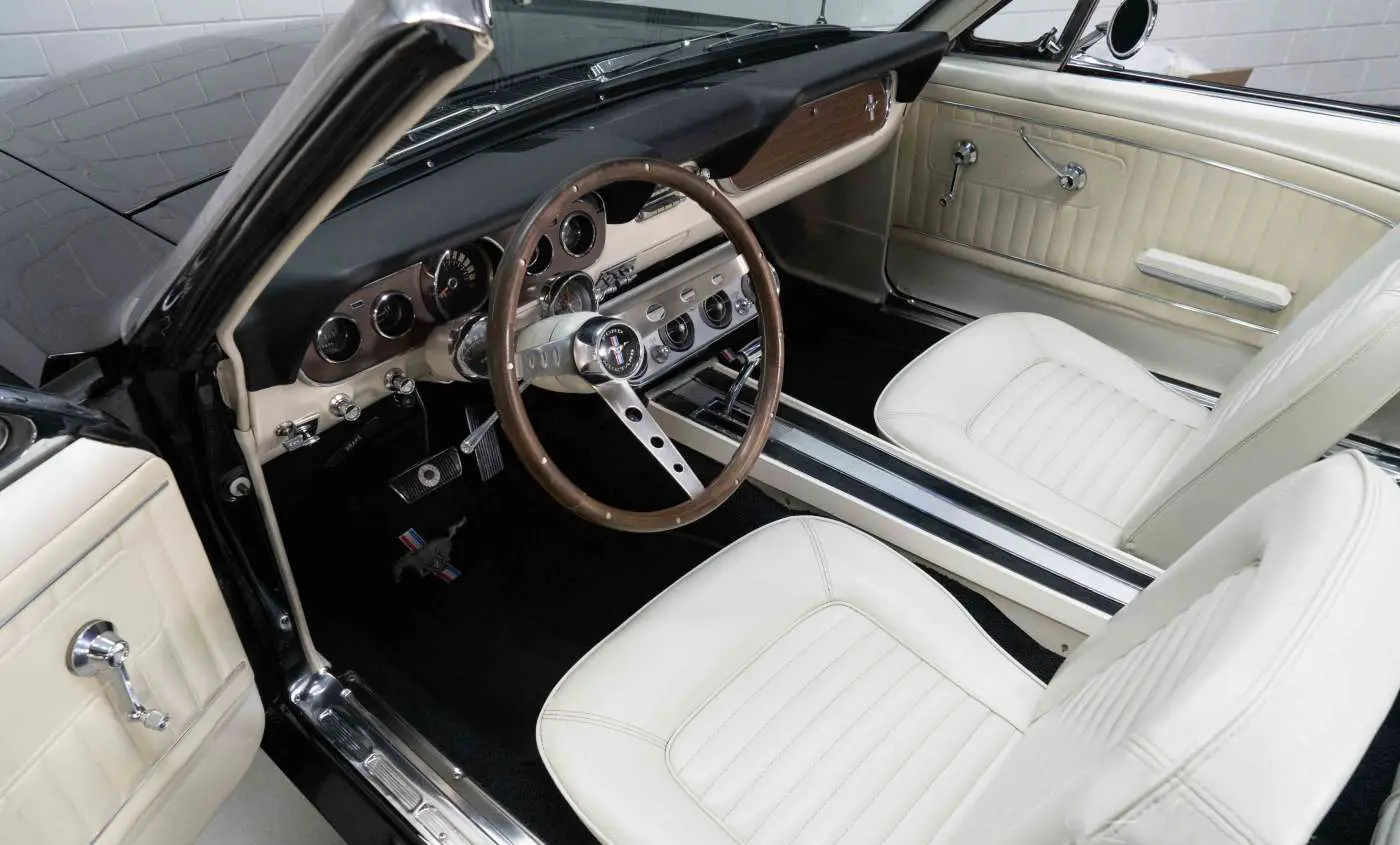 photos FORD MUSTANG V8 CABRIOLET