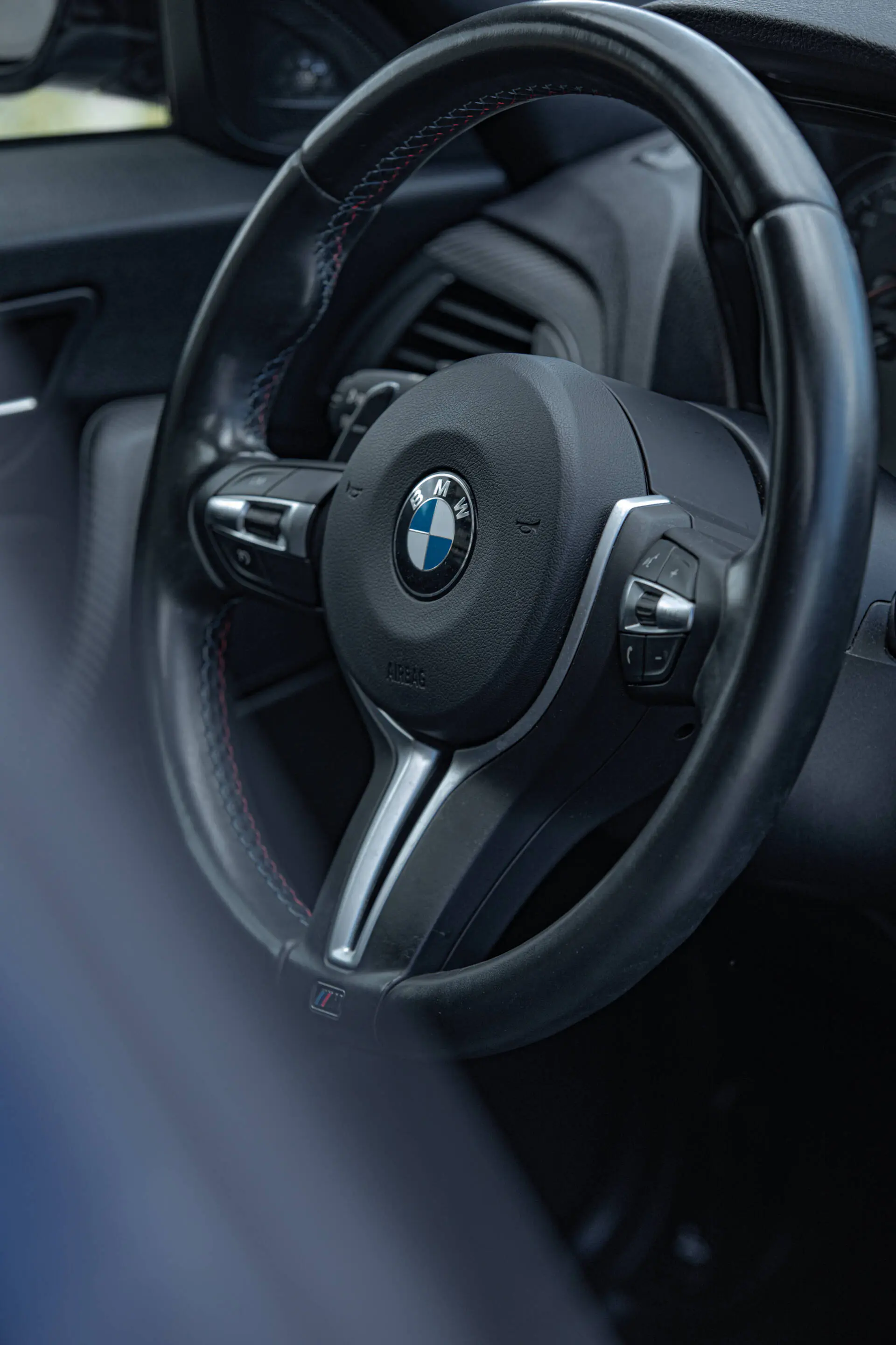 volant-bmw-m3 volant en carbone et en cuir BMW M3