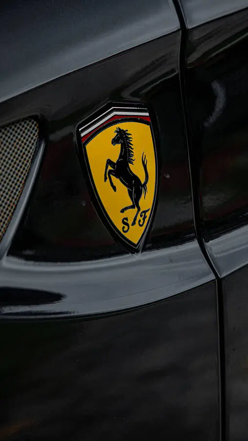 Ferrari au Firmament : Des Ventes Record Redéfinissent le Marché de l&rsquo;Automobile de Luxe