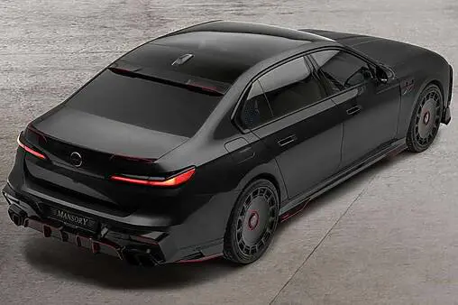 La nouvelle BMW Série 7 se transforme en mode furtif grâce à Mansory