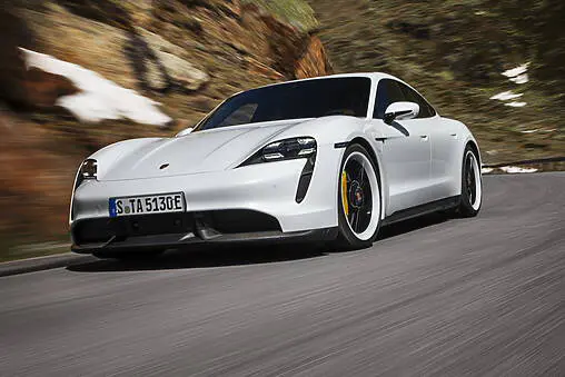 La réaction fracassante de Porsche face à Tesla : la bataille des géants de l&rsquo;électrique sur la Nordschleife