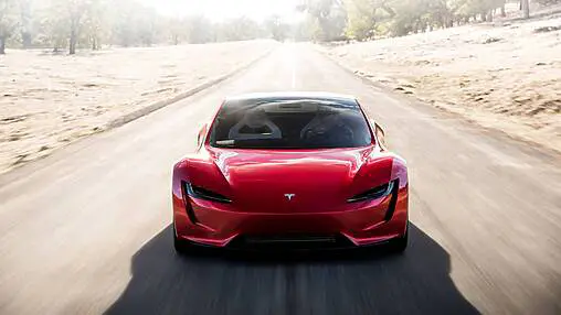 Le PDG de Tesla annonce une promesse audacieuse au sujet de la Roadster