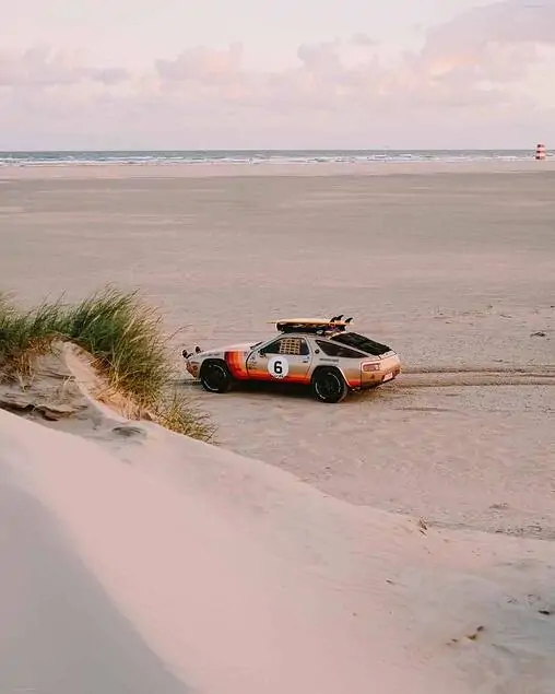 Porsche 928 Surfari : un projet polonais innovant pour les amateurs de surf