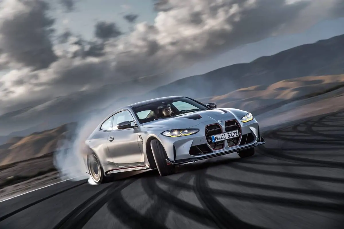 découvrez la bmw m4 csl, une supercar puissante de 720 chevaux qui allie performance exceptionnelle et design audacieux. avec son esthétique agressive et sa technologie de pointe, la m4 csl offre une expérience de conduite inégalée pour les amateurs de vitesse et de luxe.