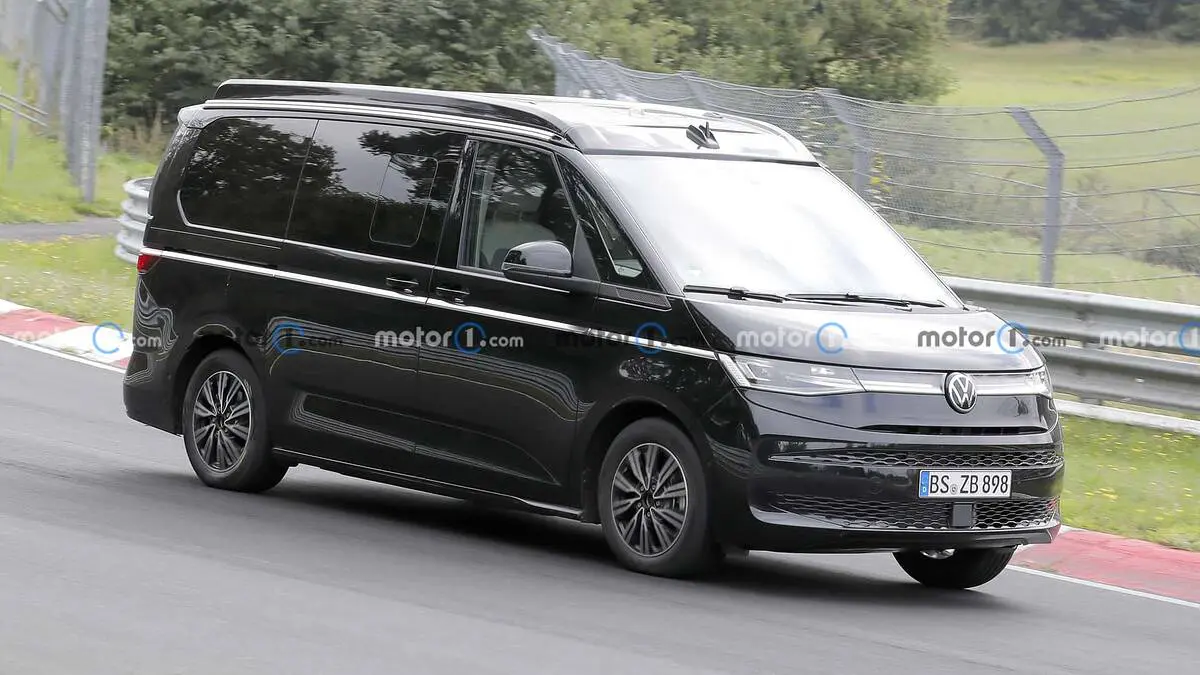 découvrez notre essai complet du volkswagen t7 multivan 2024, un véhicule alliant innovation, confort et polyvalence. explorez ses caractéristiques, ses performances et son design moderne pour comprendre pourquoi il est le compagnon idéal pour vos aventures en famille ou entre amis.