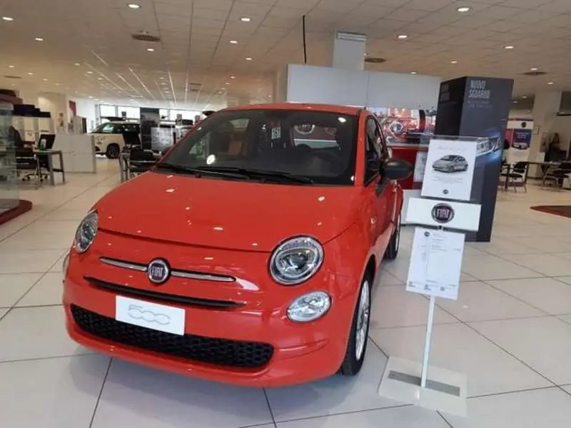 découvrez la fiat 500 torino, une voiture emblématique au design chic et à la technologie moderne. idéale pour naviguer en ville avec style, elle allie confort et performance pour une expérience de conduite inoubliable. explorez ses caractéristiques uniques et laissez-vous séduire par son charme intemporel.