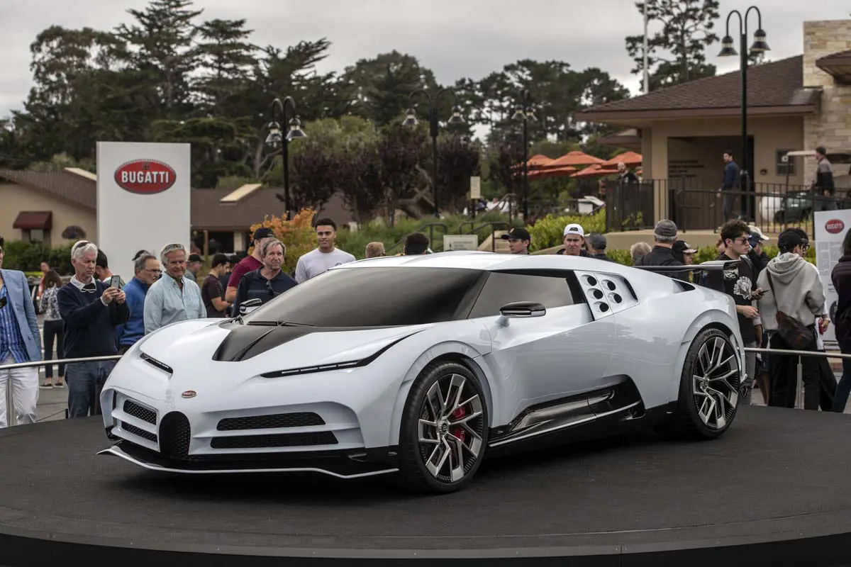 découvrez l'élégance inégalée de bugatti lors de l'événement prestigieux de pebble beach. plongez dans l'univers des voitures de luxe et admirez des modèles emblématiques, fusion parfaite de performance et de design, dans un cadre enchanteur.
