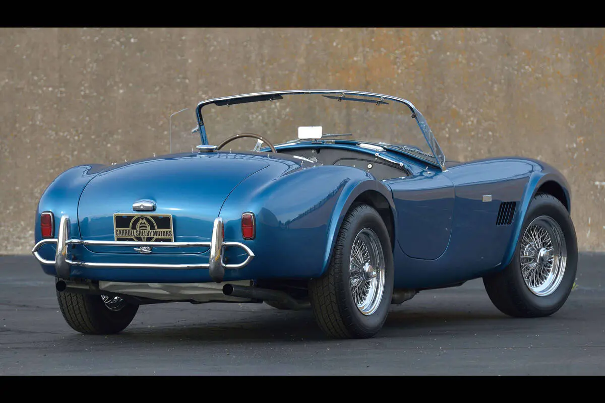 découvrez la vente aux enchères exclusive de la cobra mcqueen, une voiture emblématique qui allie performance et design légendaire. ne manquez pas l'opportunité d'acquérir ce modèle rare et de faire partie de l'histoire automobile.