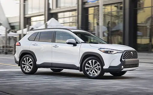 Le Toyota Corolla Cross est-il ennuyeux ? Découvrez notre projet de restylage imaginatif.