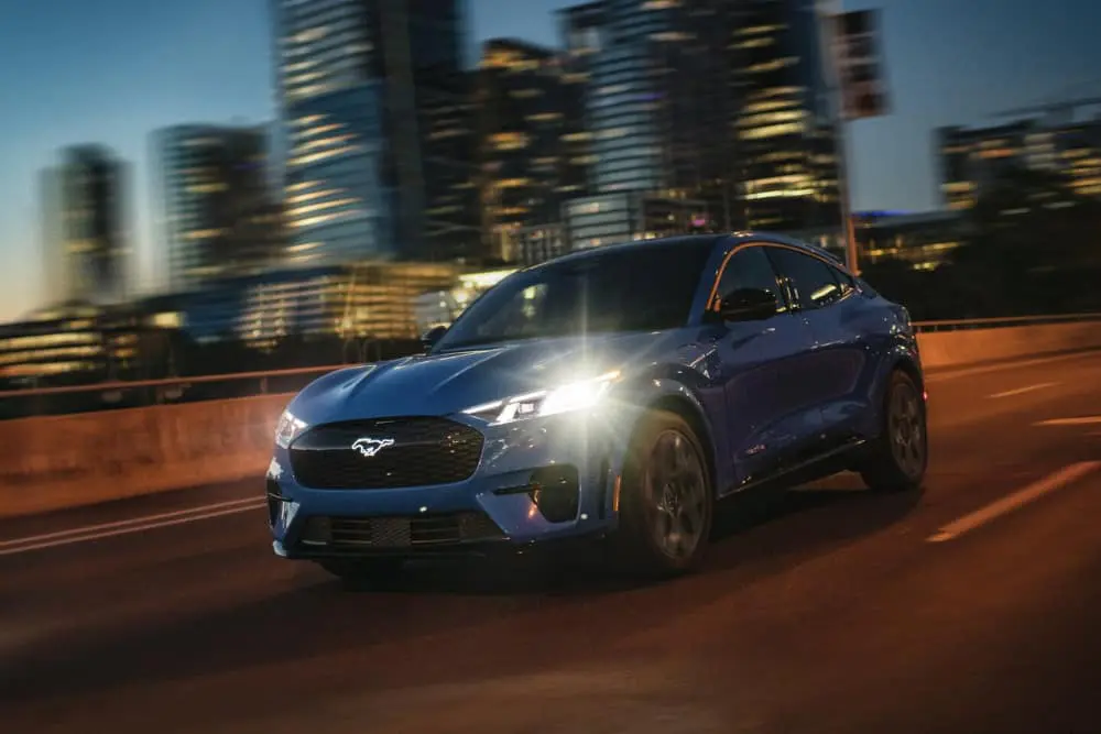 découvrez les améliorations de la mustang mach-e gt 2024, alliant performance accrue, technologie embarquée de pointe et design audacieux. suivez notre analyse approfondie des nouveautés qui font de ce suv électrique une référence sur le marché.