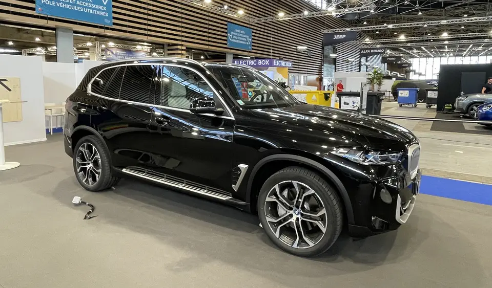 découvrez le bmw x5 électrique, un suv alliant performance, luxe et durabilité. explorez ses caractéristiques innovantes, son autonomie impressionnante et ses technologies de pointe pour une expérience de conduite exceptionnelle.