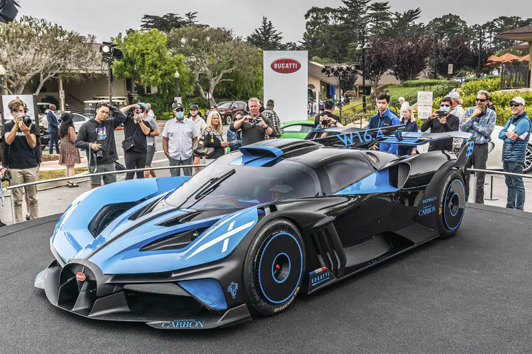 découvrez l'événement emblématique de pebble beach où l'élégance automobile rencontre l'excellence. explorez la sublime collection de bugatti, symboles de vitesse et d'innovation, lors de ce rassemblement prestigieux.