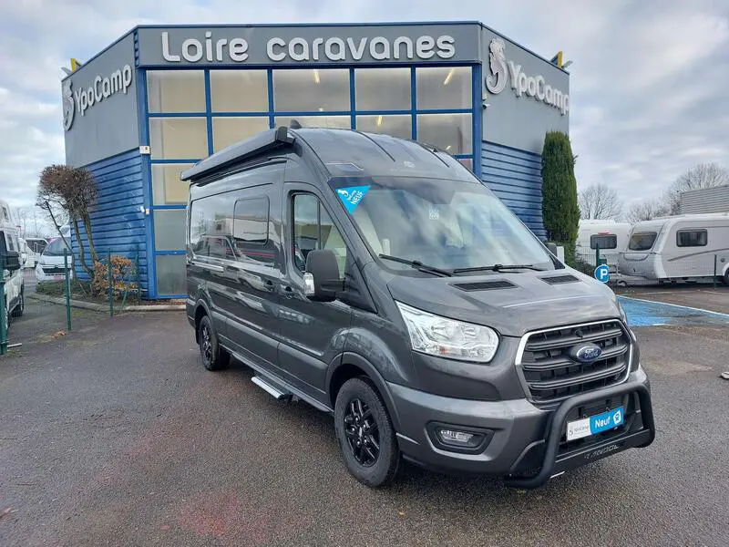 découvrez le fourgon camping 4x4, l'allié idéal pour vos aventures en pleine nature. alliant confort et robustesse, ce véhicule vous permet d'explorer les chemins les plus reculés tout en bénéficiant d'un espace de vie agréable et fonctionnel. préparez-vous à vivre des moments inoubliables en toute indépendance.