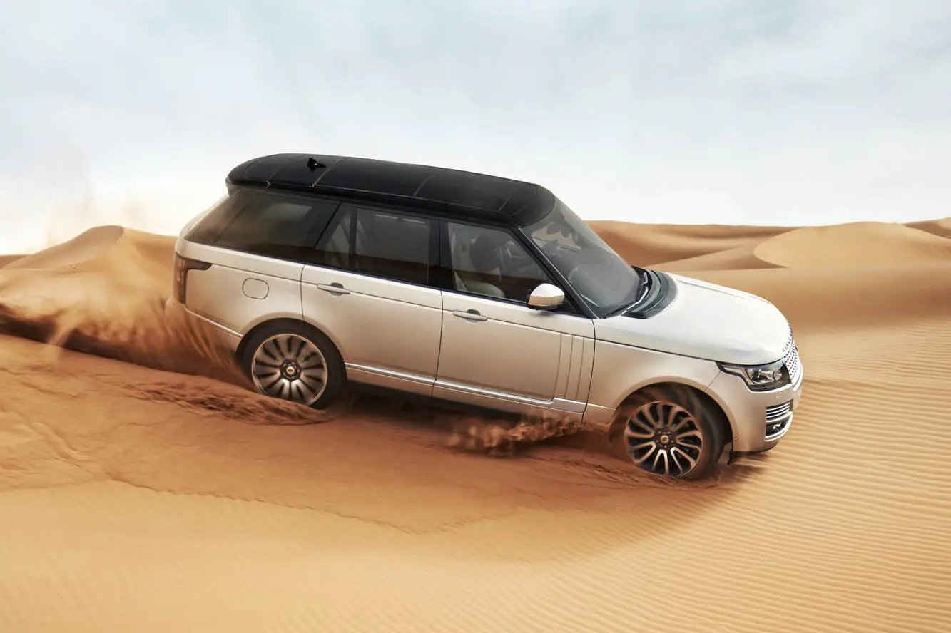 découvrez le range rover, le véhicule alliant luxe et performance en montagne. parfait pour les aventuriers à la recherche de confort et de sophistication, il vous permettra de conquérir les sommets avec style.