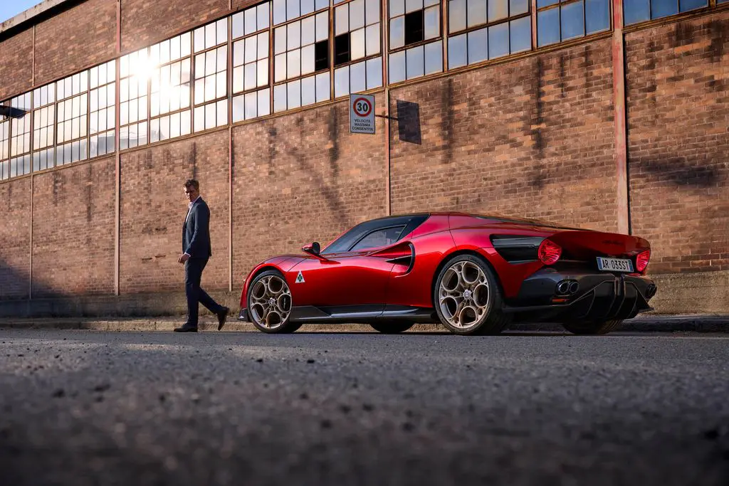 découvrez le moteur emblématique de l'alfa romeo 33 stradale, une merveille d'ingénierie italienne alliant performance et style. explorez son histoire, ses spécificités techniques et l'impact culturel de ce modèle légendaire.