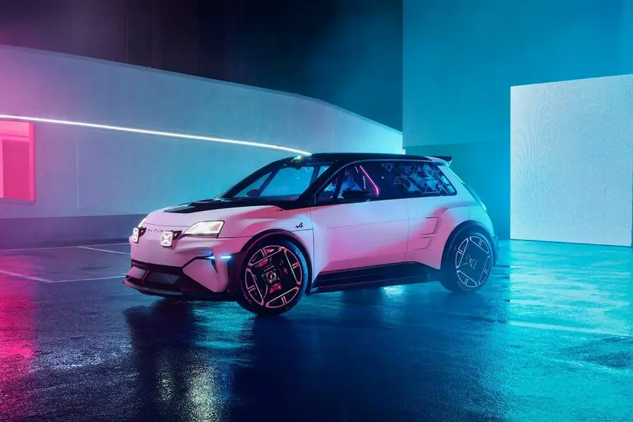découvrez la nouvelle alpine électrique, alliant performance et élégance. plongez dans l'univers de la sportivité durable avec un design innovant et une technologie de pointe, offrant une expérience de conduite unique et respectueuse de l'environnement.