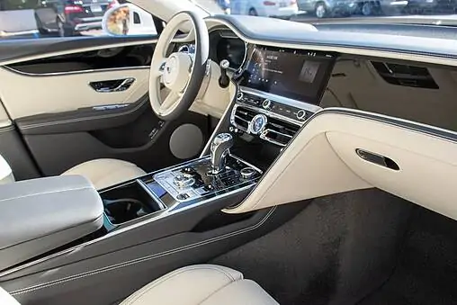 Révélation de la Bentley Flying Spur 2024 : un yacht de luxe propulsé par un hybride de 782 ch