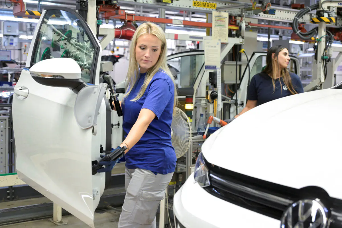 découvrez les détails sur la fermeture de l'usine volkswagen à nanjing, ses implications pour l'industrie automobile en chine et les mesures prises par le constructeur pour s'adapter à ce changement majeur. informez-vous sur les impacts économiques et sociaux liés à cette décision.