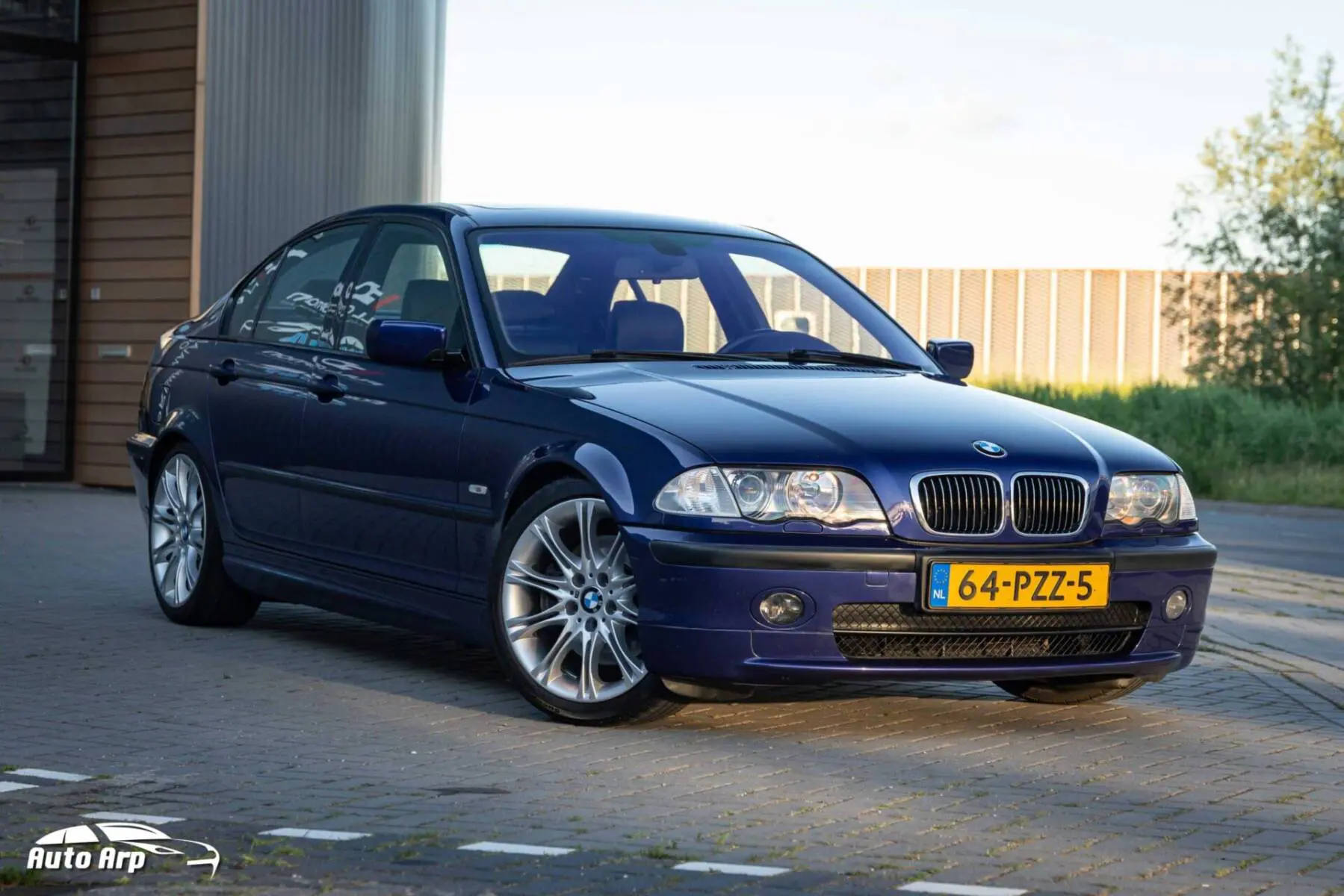 découvrez la bmw 330i e46, une berline alliant performance et sécurité. avec son design élégant et ses technologies avancées, la 330i offre une conduite dynamique tout en garantissant une protection optimale pour ses passagers. explorez ses caractéristiques de sécurité et son confort inégalé.