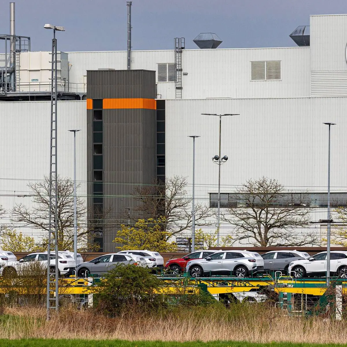 découvrez les implications de la fermeture de l'usine volkswagen à nanjing, abordant les enjeux économiques, sociaux et environnementaux de cette décision majeure dans l'industrie automobile.