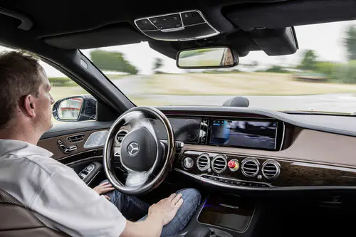découvrez la mercedes avec une autonomie impressionnante de 96 km/h, alliant performance et efficacité pour des trajets sereins et respectueux de l'environnement. explorez les caractéristiques et les avantages de ce véhicule innovant.