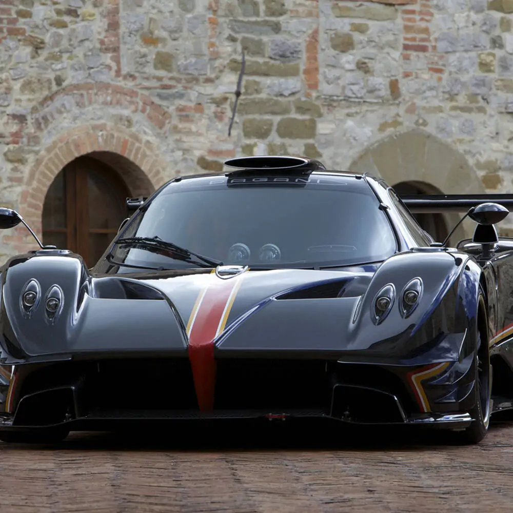 découvrez la pagani zonda, une œuvre d'art automobile dont le prix s'élève à 8,4 millions de livres. alliant design époustouflant et performances inégalées, cette supercar incarne l'excellence de l'ingénierie italienne.