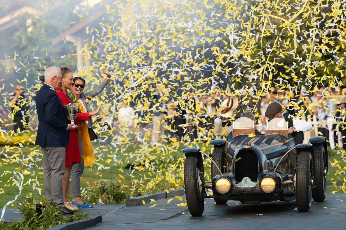 découvrez comment bugatti a captivé le public lors du pebble beach 2024, remportant le prix du meilleur spectacle avec ses designs époustouflants et sa performance exceptionnelle. plongez dans l'univers de l'automobile de luxe à cet événement incontournable.