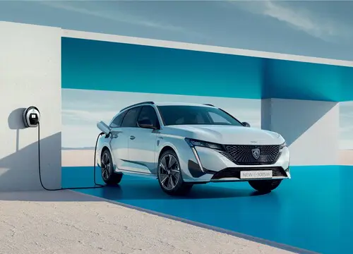 découvrez la nouvelle peugeot e-408 au salon de paris 2024, une berline électrique alliant élégance, innovation et performance. explorez ses caractéristiques uniques et son design futuriste qui redéfinissent la mobilité durable.