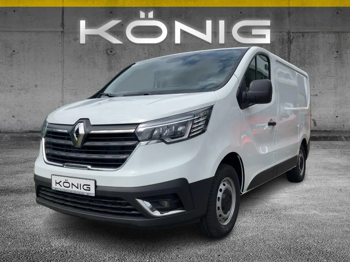 découvrez le renault trafic, un utilitaire polyvalent et performant, conçu pour répondre aux besoins des professionnels. avec un espace optimisé, une technologie avancée et une consommation maîtrisée, le renault trafic est le partenaire idéal pour vos déplacements professionnels et vos chargements quotidiens.