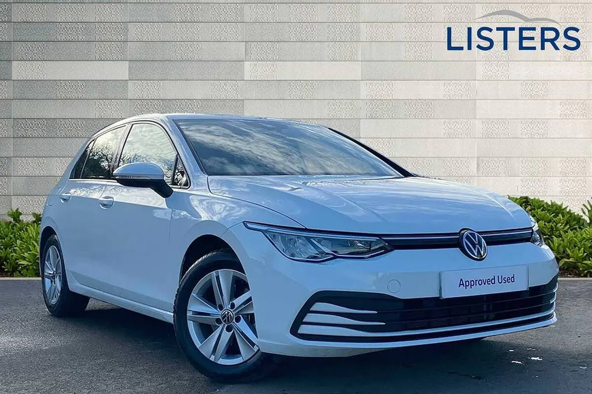 découvrez la volkswagen golf 1.5 etsi 150, une fusion parfaite entre performance dynamique et économie de carburant. alliant technologie avancée et design moderne, ce modèle offre une conduite agréable tout en respectant l'environnement. idéale pour les trajets quotidiens ou les escapades, cette golf vous séduira par son efficacité et son style indéniable.