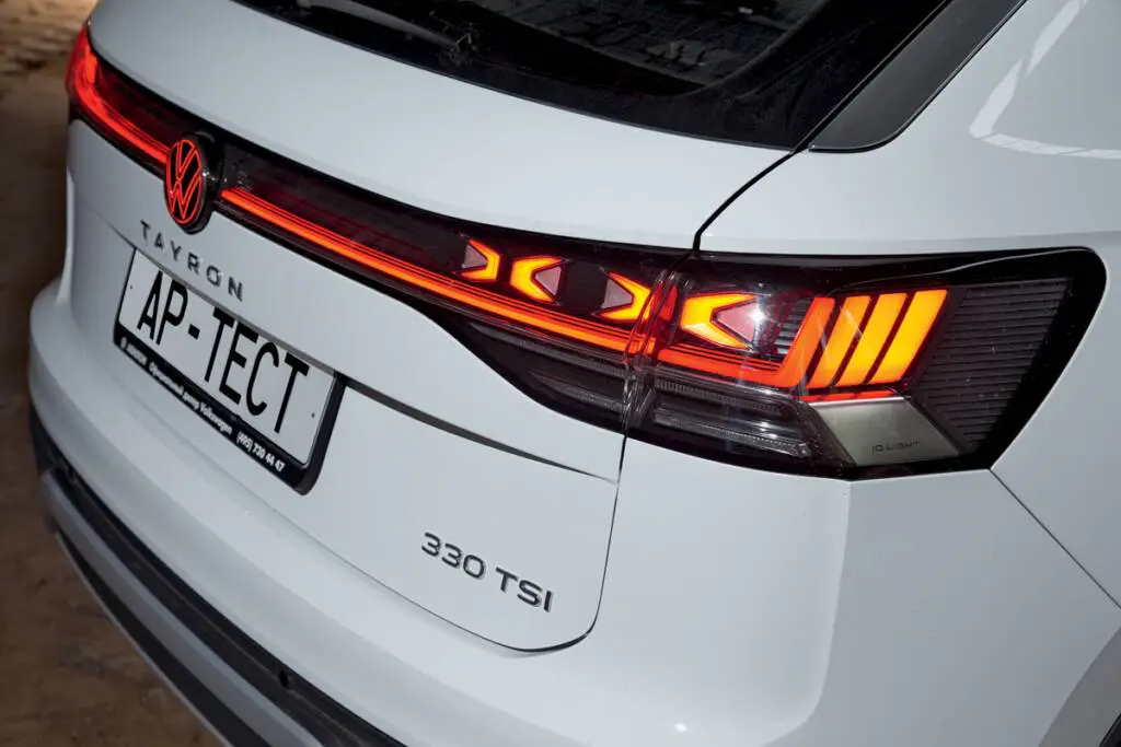 découvrez le volkswagen tayron, un suv élégant et spacieux qui allie performance et confort. profitez de ses technologies de pointe et de son design moderne pour vivre une expérience de conduite inégalée. idéal pour les aventures urbaines et les escapades en pleine nature.